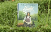 Emily ở trang trại trăng non