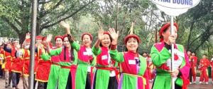 Hội thi gói bánh chưng ở lễ hội mùa xuân Côn Sơn-Kiếp Bạc