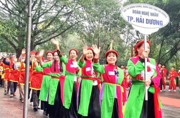 Hội thi gói bánh chưng ở lễ hội mùa xuân Côn Sơn-Kiếp Bạc Hội thi gói bánh chưng ở lễ hội mùa xuân Côn Sơn-Kiếp Bạc