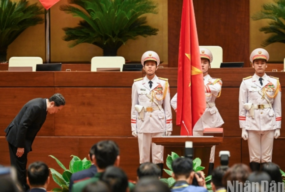 Chủ tịch Quốc hội Trần Thanh Mẫn tuyên thệ nhậm chức Chủ tịch Quốc hội Trần Thanh Mẫn tuyên thệ nhậm chức