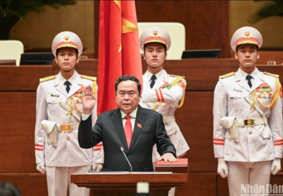 Chủ tịch Quốc hội Trần Thanh Mẫn tuyên thệ nhậm chức Chủ tịch Quốc hội Trần Thanh Mẫn tuyên thệ nhậm chức